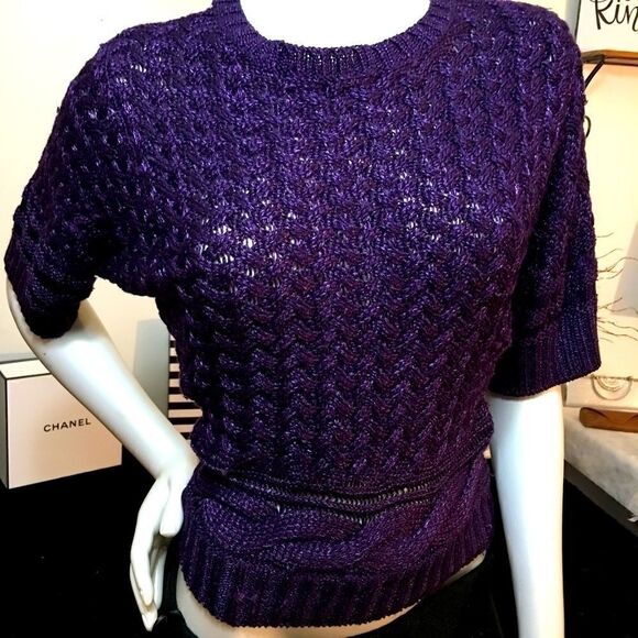 Jennifer Lopez silky knit short sleeve top - Picture 1 of 5